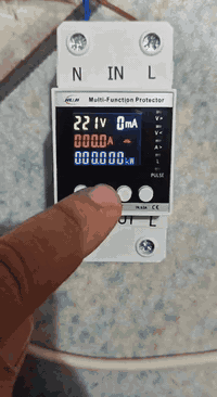 السلام عليكم كما وعدناكم.. وصول جوزات ذكية. تايمر ليلي  ونهاري .اي تحديد الامبير لمنظومه الطاقه الشمسية . وقت النهار للاستفاده الكليه من الالواح. وليلي عدم نفاذ شحن البطارية من خلال تحديد الامبير لكل وقت. 

للطلب يرجى مراسلتنا مسنجر او وواتس اب
***********
ومتوفر توصيل  والكمية محدوده
