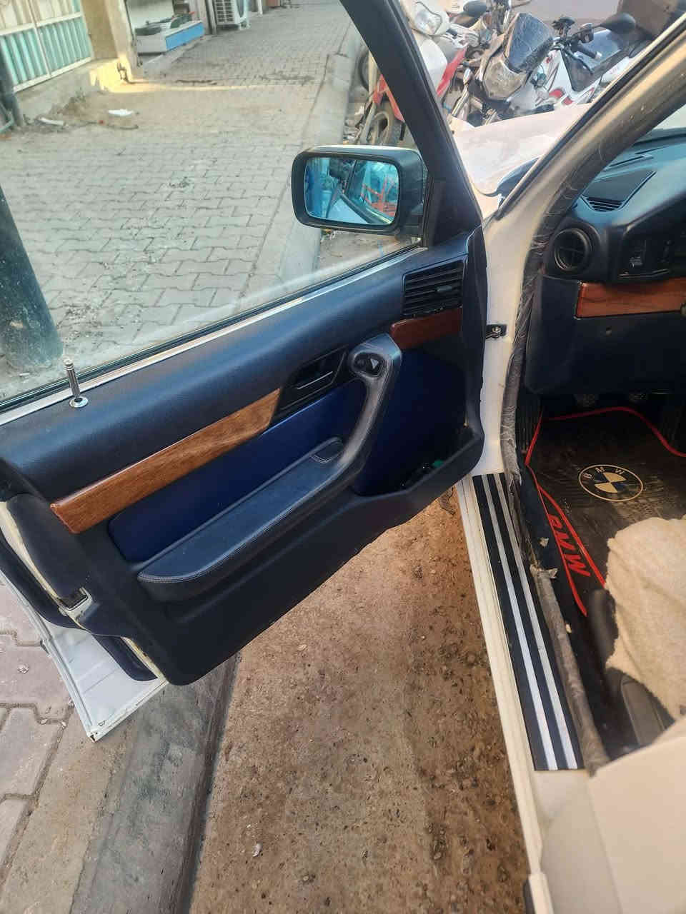 للبيع بدون مراوس 

بي ام موديل 1991

مكينه مسكر 

كير عادي 

مكينه كير جدد

كهربائيات كلها شغاله 

صدر امامي خلفي جديد 

جاهزه مابيها نقص 

السعر 52 وبيها مجال 

عنوان صلاح الدين قضاء بلد 

***********
