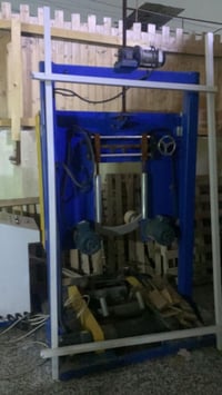 جهاز تغليف تايرات السلام عليكم  جهاز تغليف تايرت مستعمل  قليل للبيع شغ...