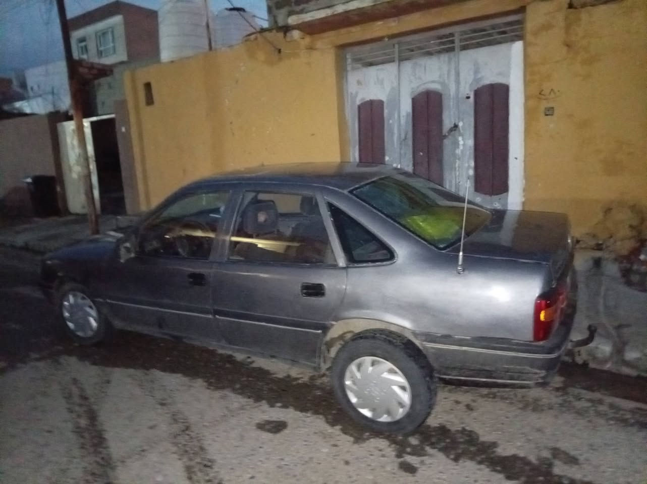 السلام عليكم اوبل فكترا للبيع موديل 1989 صبغ عام محرك ١٦ باور محرك جديد مال كصه قبل اسبوع من شادها شرط التحويل الشرعي يريد تحويل وكاله مايسوى السعر 30 وبيها مجال موبايل ***********
