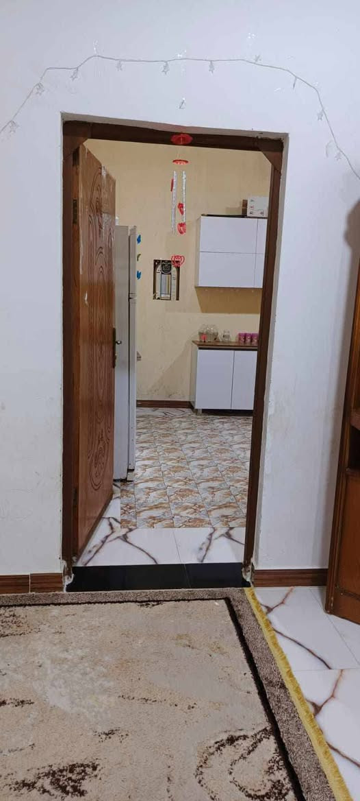 بيت للبيع تجاوز في خور الزبير 

متكون من غرفتين وحده 4*6 وحده 4*4 وصاله كبيره 5 ونص* ب6 ونص ''' ومطبخ 4*4وصحيات ودوانيه 7*4خارجيه يرادلها تعديل اشوي… ارضيه لبيت كله بورسلين سقف البيت سندويج وسقف ثانوي كهرباء دفن  شغل درجه اولى  ولماي لبيت دفن لبيت كلش مرتب تعال واكعد جاهز بس دوانيه خارجيه يرادلها تعديل ولبيت كلشش مرتب وحلو مساحة لبيت 200  العنوان شارع ابوهيثم الحيمجي مقابيل محلات زعلان للهواتف بالفرع لبيت ركنن

السعر 20 وبي مجال 

للتواصل ***********
