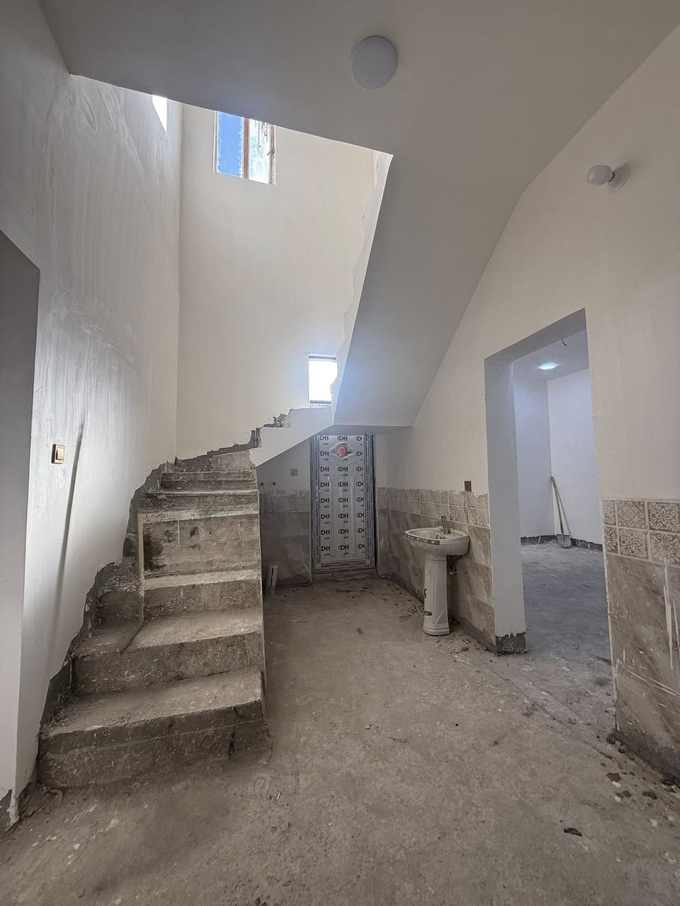 🏡دار للأيجار 🏡.      الدار غير مسكون سابقاً(zero)
المساحة :: 200 متر 

📍موقع الدار :: ابي غرق حي الحسين قرب مشروع الماء 

🚫طابق واحد :: صالة / هول / مطبخ / غرفة عدد 2 / كراج / صحيات داخليه وخارجيه / منور 

         ( نقص الدار أرضية فقط ) 
————————————————-
للاستفسار مراسلة الصفحه 
او الاتصال على الارقام 
 0️⃣7️⃣7️⃣2️⃣6️⃣9️⃣9️⃣8️⃣2️⃣9️⃣2️⃣
                   سيد محمد الحلو 
 0️⃣7️⃣8️⃣1️⃣0️⃣8️⃣4️⃣8️⃣3️⃣0️⃣3️⃣
———————————————— 
                
                     القلم للعقار
📍 عنوان المكتب - ابي غرق - حي الحسين - قرب مشروع الماء
