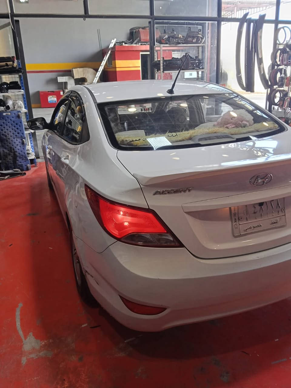 السلام عليكم اكسنت موديل 16 لبيع سياره جاهزه من كير محرك وحداديه نص عمر سياره فول عده فتحه تحكم استيرن كهربائيّة تبريد شغال محرك سياره 1400 سعر 90وبيه مجال مكان سياره نجف قرية الغدير رقم نجف تحويل ثاني يوم  رقم هاتف ***********
