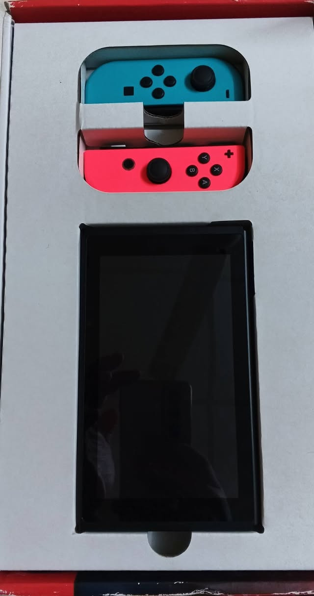 نينتندو سويتش Lcd مهكر نظامين اخر تحديث اونلاين و اوفلاين النسخة المحسنة (بطارية النسخة المحسنة بقوة بطارية الاوليد) مع ذاكرة ٢٥٦ كيكا مليئة بالالعاب مع كافة الملحقات الاصلية للجهاز 
نظافة ممتازة وبدون اي خدش والجهاز مكفول من كافة المشاكل والاعطال ١٠٠ بالمئة 
السعر النهائي ٢٥٠ الف 
توصيل بغداد ٥ الاف وباقي المحافظات ٦ الاف 
للتواصل ماسنجر او واتساب او الاتصال
***********
