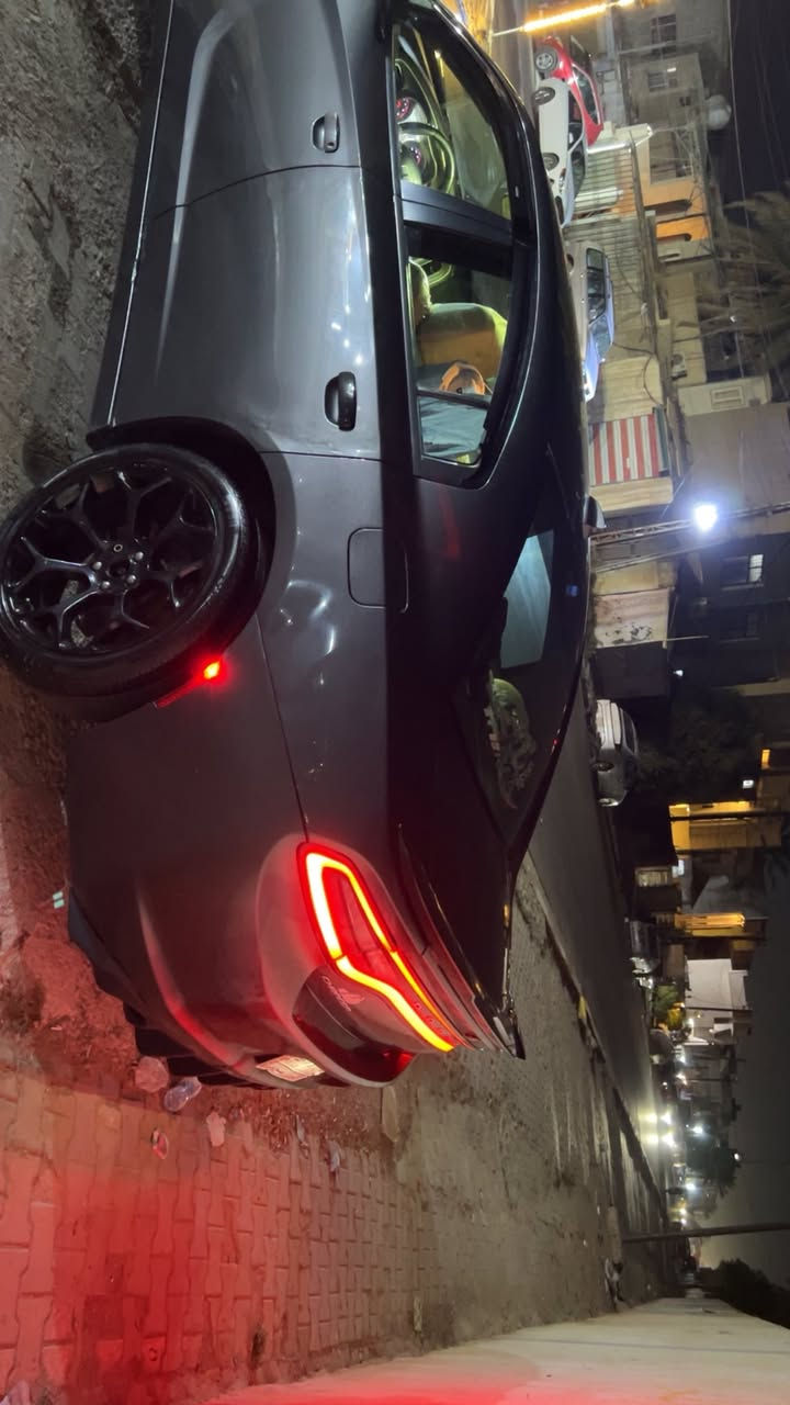 سلام عليكم للبيع جارجر ٢٠١٦ وارد امريكي بدون ظربه اخت لكلين بيه جاملغ خلفي ولباب لخلفي مرشوشه كلير اثر تفحيط ب امريكا وبيه خشم لجاملغ الامامي فقط بدون ايرباك بدون معجون جاهزه سياره من كل شي تايرات وحداديه وكهربائيات كير ومكينه خير من الله مواصفات sxt شاشه كبيره كشنات جلد ابيض تدفئه كشنات تو ويل تشغيل عن بعد ومواصفات لبقيه معروفه السعر ١٧٨ ورقه بيه مجال بسيط للاستفسار الاتصال على لرقم ***********
