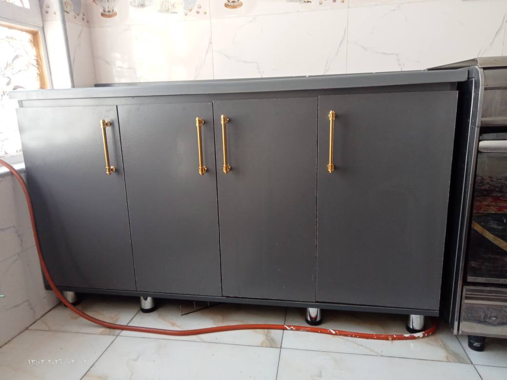 للبيع كاونتر مع السنك جديد صار نص شهر من اخذته اريد ابيعة لان ماعندي مكان ***********
