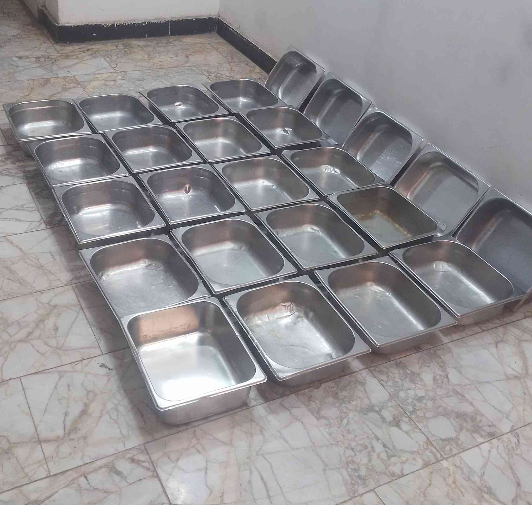 السلام عليكم،،،،
إلى اصحاب المطاعم،،المرطبات،،المواكب،،،
بلانكات استيل نظيفة جدا..
عدد ٢٥،،،قياس ٣٢× ٢٦،،،، عمق ١٠
سعرهن كلهن ب  ٨٠  الف
بغداد الشعب ***********
الشراي يتصل واتساب او رصيد 
اتصال فقط...لايوجد توصيل
