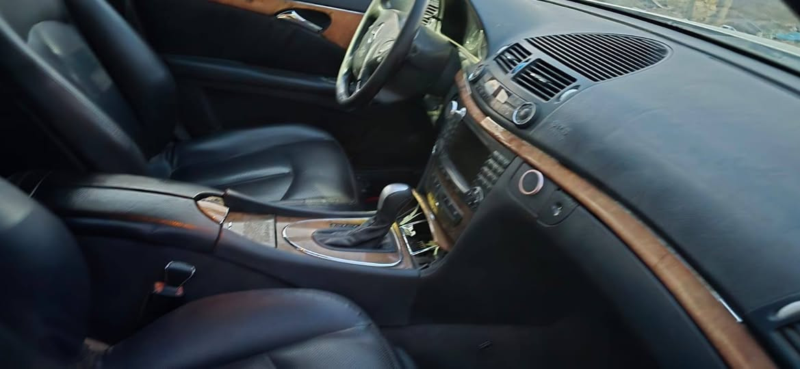 موديل 2003  E 211 سنويه ل 2028
السعر 85 وبيه مجال قليل 

الهاتف ***********
