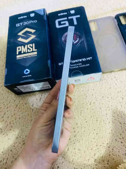 للبيع انفنكس جي تي 30 برو ألون أبيض مع فريز وكامل الملحقات وكفرين الشاشة 140 فريم ويشغل ببجي 120 فريم الشاشة آمو لد ويوجد في الظهر لد أبيض في الاعاب النضافه 100/100 ويدعم الشحن السريع ولشحن لاسلكي وياه شاحنته السعر 330 ألف المكان(المكرمه) ***********
