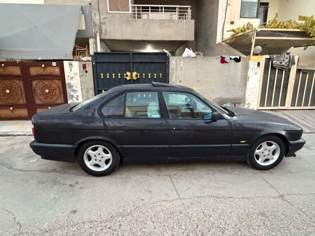 BWM525
مۆدیل 1992گێر تۆماتیک جوار جام کارەبا سلایت قوفل مەرکەزی پێش گەورە گێرو مەکین بێ عیبە سەیارەک فولە ناو داخیلی زۆر پاکە سعری 35وەرەقە مەجالەکی برایانەی تیدایە *********** أربيل, العراق
