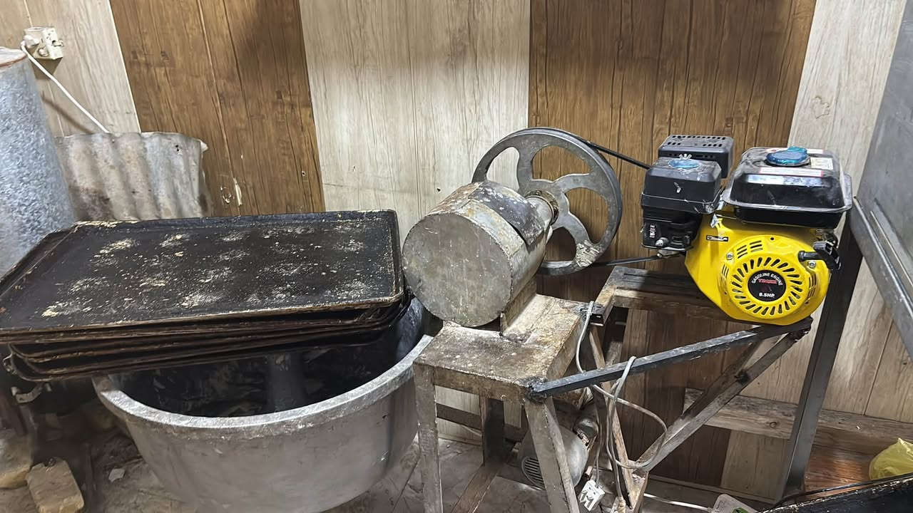 سلام عليكم فرن خانه وحده مع عجانه عراقيه وعربانه و١٥طاولي٦٠/٨٠  وميز عرض مع ميز تسكا للبيع 

***********
