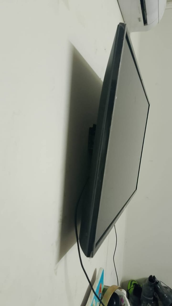 شاشة حجم 43 فول سمارت حجم سلم تكنك واي فاي بيها نتفلكس يوتوب شاهد كوكل كل تطبيقات بقية شركة LG اماراتي باب اول ضمان اخذت 60 فريم جودة فول Hd الله شاهد علية شاشة جبتها للxbox مامقصرة وياي ابد بشهر 9 او 10 جبتها يعني صالها 4 اشهر والله ماقصرت ابد
سعر 300 
رقم ***********
الله شاهد علية لفلوس من ايدك للديانة شاشة احبها بس محتاج ولياخذها اكلة شايف كل خير
