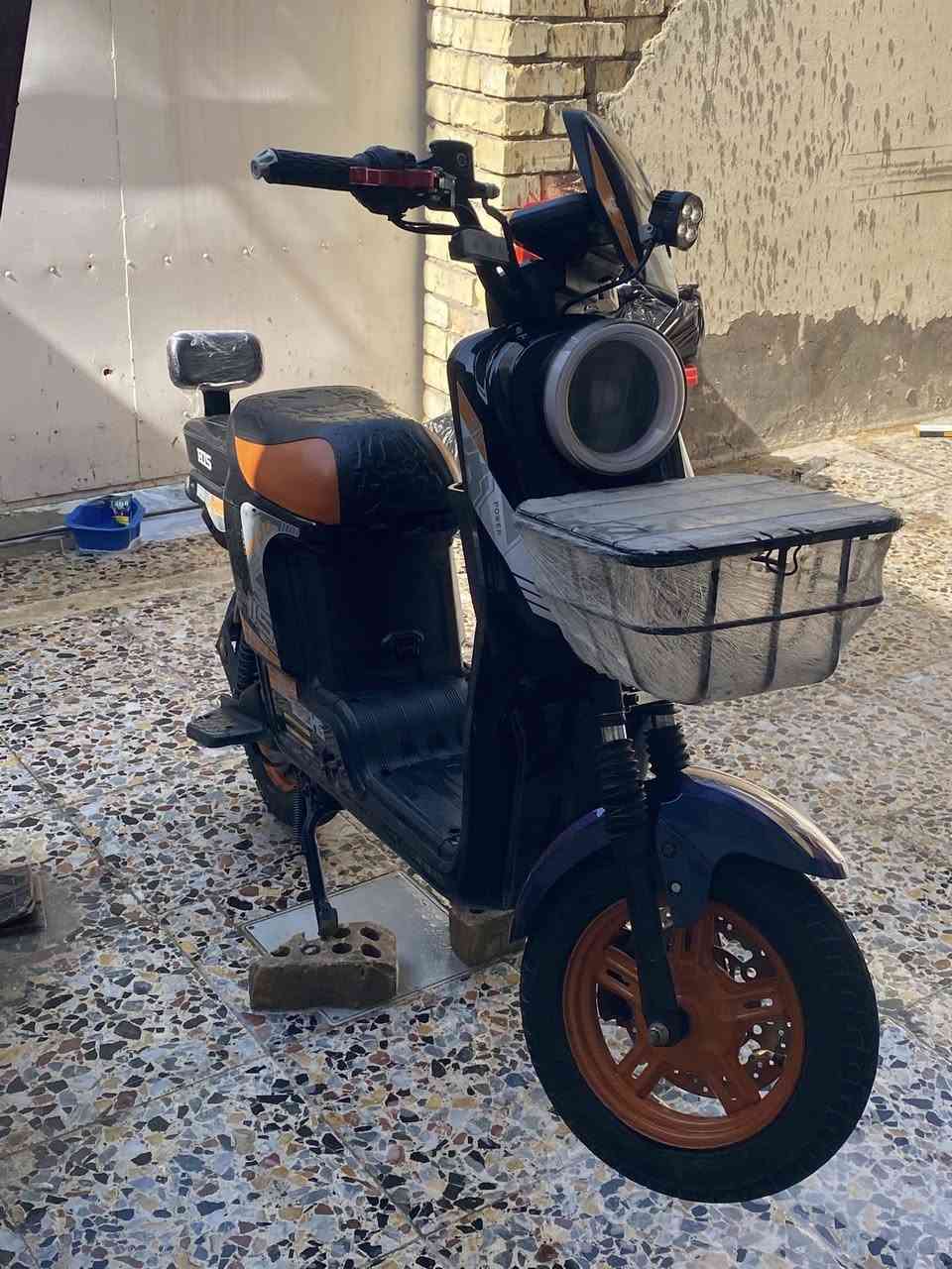 السلام عليكم دراجه شحن النوع  H900 والبايسل فول نظافه الله يشهد عليه ومواصفات فول وكلشي شغال بيه سبب البيع اريد اراوسه اب ماكس نضيفه  او بوليس او بيع عادي.  السعر ٤٥٠قفل واذا تريد انزلك شي بسيط.  الموقع ديالئ. بعقوبه. مدرسه الامين.  ام الكرفس.     الرقم. ***********

