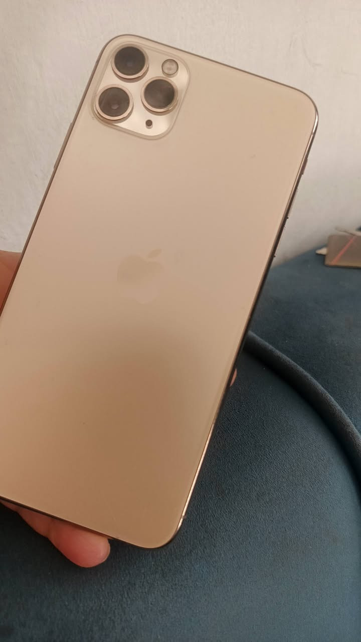 السلام عليكم 
ايفون ١١برو ماكس بلادي على وضع الشركه 
وتررر ذبه بالمي بي ضمان 
بطاريه بلاديه ٧٤ ذاكره ٦٤
السعر ٣٢٥وبي مجال
عنوان بعقوبه تحرير 
***********موجود واتساب وخط وتدللون
