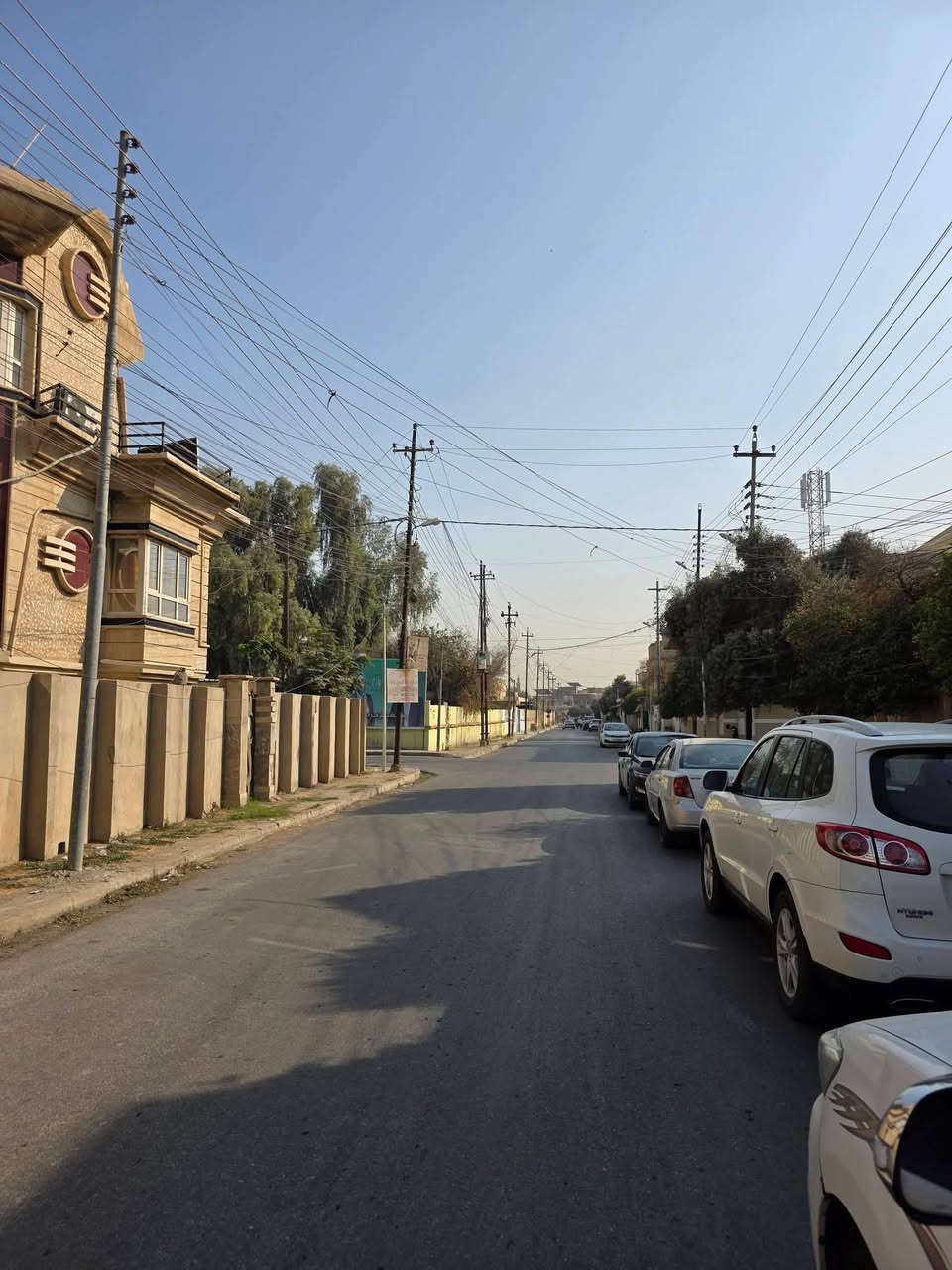 دار للبيع في حي المالية المساحة 720 م قرب المعهد  بحالة جيدة الواجهة 24 م طابقين 9 غرف نوم هولين داخلي وخارجي واستقبال وخدمات و كراجين .
للاستفسار اتصل ***********
او واتس اب
