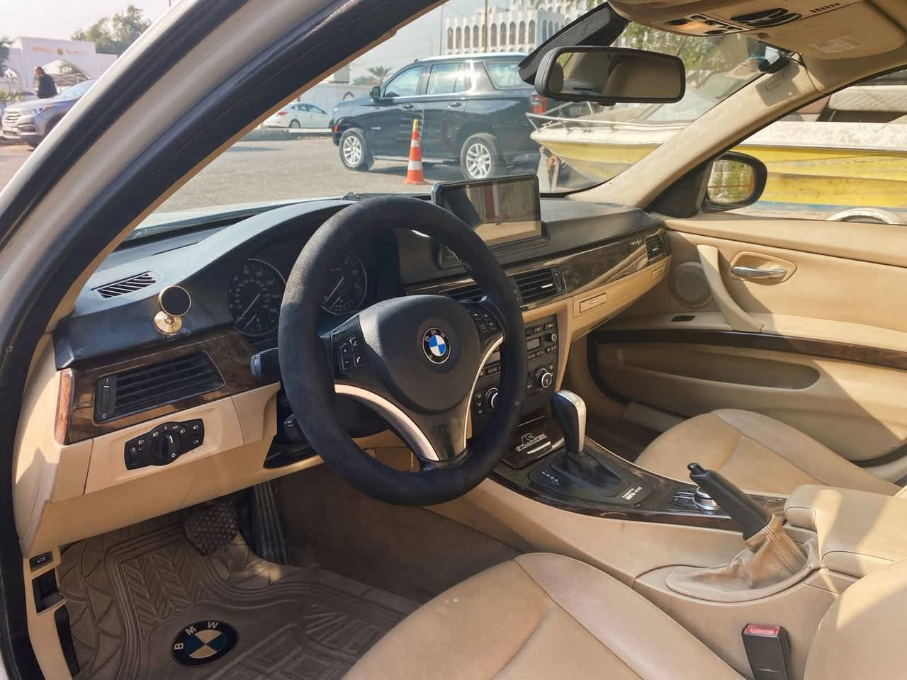 🚘 للبيع BMW E90 فول مواصفات
📅 الموديل: 2009 محدث 2011

🔹 المواصفات:

✔️ كشنات جلد وكالة

✔️ كشنات كهرباء

✔️ تحكم ستيرن

✔️مثبت سرعة

✔️ فتحة سقف

✔️ مراي كهرباء

✔️ فتح وغلق الجامات وفتحه السقف عن بعد

✔️ويل bbs

✔️ تكييف قوي وبارد

🚗 القيادة: ناعمة ومريحة

📍 الموقع: الرمادي

📞 الاتصال: ***********

✨ السيارة فول مواصفات، جاهزة للاستخدام وما تحتاج شي

✨ فحص بأي مكان يعجب
