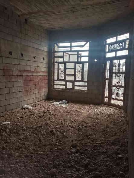 سلام عليكم ورحمة الله يوجد بيت للبيع زراعي في حي الحشد شارع ام البنين مساحة ( ٢٧٥  متر)( الوجه ١١ والنزال ٢٥) يتكون البيت من( استقبال +مطبخ + غرفتين نوم + صاله) السعر ( ٦٣) وبيه مجال للاستفسار أكثر خاص او الاتصال على الرقم الموجود ( ***********) مكتب دلالية حسين التميمي بلدروز حي الحشد مقابل التوزيع الجديد نستقبل كافه العروض الأراضي والدور السكنية
