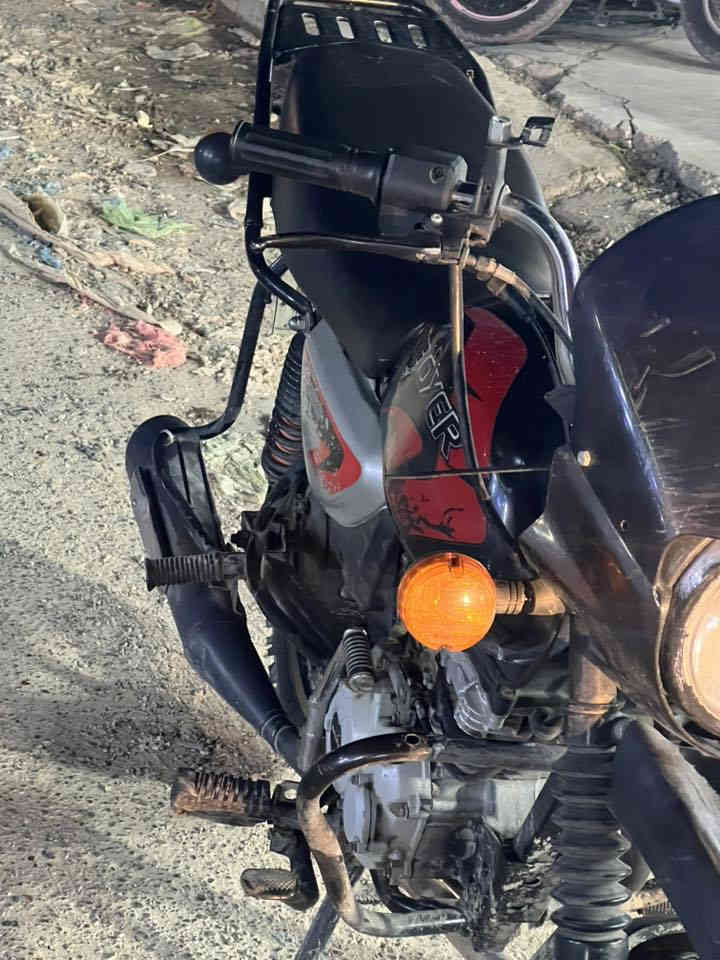 سلام اعليكم عندي دراجه بوكسر مديل 2021دراجه جديده مكاني حي اؤر قرب مطعم الفلسطيني  رقم ***********ما متواجد عل فيس رقمي بي واتساب سعر 700وبيهه مجال للطيبين.
