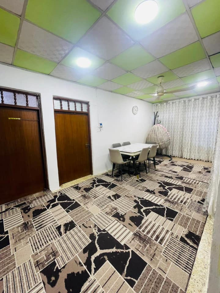 بيت للبيع 
المساحة 200م
واجهة 10م
عمق 20م
الطابق الاول غرفتين 
الطابق الثاني غرفة وهول وسطح ناصي وسطح عالي 
الموقع الجانب الأيمن حي اليرموك مقابل حديقة اليرموك 
للاستفسار ومعرفة السعر الاتصال 👇🏻
***********
***********
