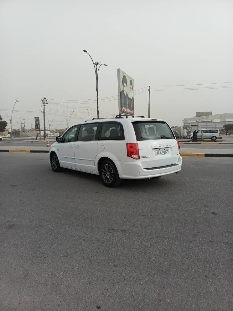 السلام عليكم (***********)
للبيع او مراوس دوج كرفان وارد امريكي كفاله عامه سياره فول مواصفات 
كشنات جلد تحكم ستيرن شاشه كامره دواره بيبان كهرباء وهواي بعد بيها مواصفات سياره جاهزه مكينه وكير وحداديه تبريد خير من الله تحويل ثاني يوم مكانها البصره سعرها (173) وبيها مجال بسيط مامتواجد بلنت اتصل وتدلل (***********) البصرة, العراق
