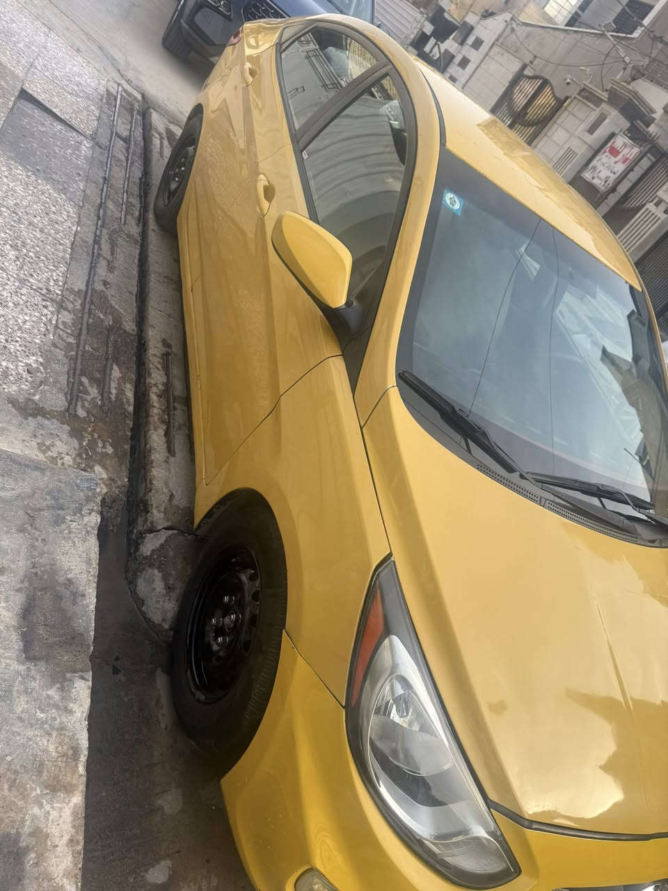 🚘 للبيع – هونداي اكسنت 2015 | امريكي
📍 الموقع: بغداد – البلديات
📑 الرقم: بغداد - باسمي 
⚙️ المحرك: GDI – اتوماتيك

---

🌟حادث امريكا:
جاملغ امامي ايسر وراجع نفسه وجاملغ خلفي وكذالك راجع نفسه بدون تبديل ✅

ايرباك ستيرن + ايرباك دشبول طاك ✅

——

✨ المواصفات:

اللون: اصفر

كير مكينة مكفولات ✅

نقص صدر + اذان مال مكينه ✅

تدفئة تبريد كهربائيات مابيه نقص✅

كامرة شاشة ✅

مدوشم الكشنات والارضية جلد  ✅

ماشية السيارة (166) الف ميل ✅

---

💰 السعر: 90$ وبيه مجال
📞 للتواصل:***********
