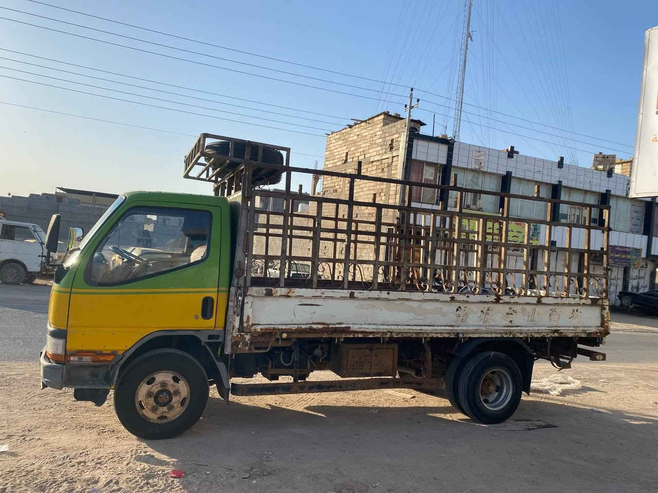 السلام عليكم
سيارة كنتر موديل 2000
مال كراب اخذ منها شغل خير من الله
الكير والمكينه جديد كفالة
الحدادية توة مبدلها
الراديتر  جديد 
الداينمو جديد
السلف جديد
التايرات جديدة
 (جميع المذكور أعلى تم استبداله خلال هل شهرين)
السيارة على ايدي ونضيفه استخدام محل
الرقم ألماني جديد 
السعر ١٢٥ وبيها مجال
العنوان البصرة ابي الخصيب
***********
