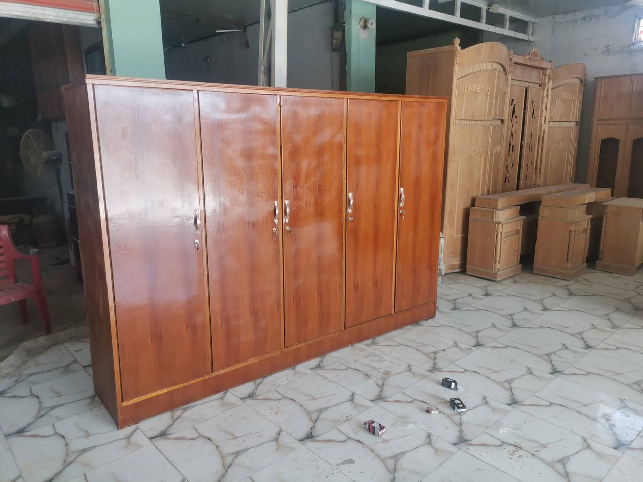 كنتور ابو الخمس تزكام درج اولا نضيف كلش مثل ما وضح بل الصورة معرض السلام البيع والشراء المواد المنزلية الجديد والمستخدم رقم الهاتف *********** أو على الخاص وبأسعار مناسبة
