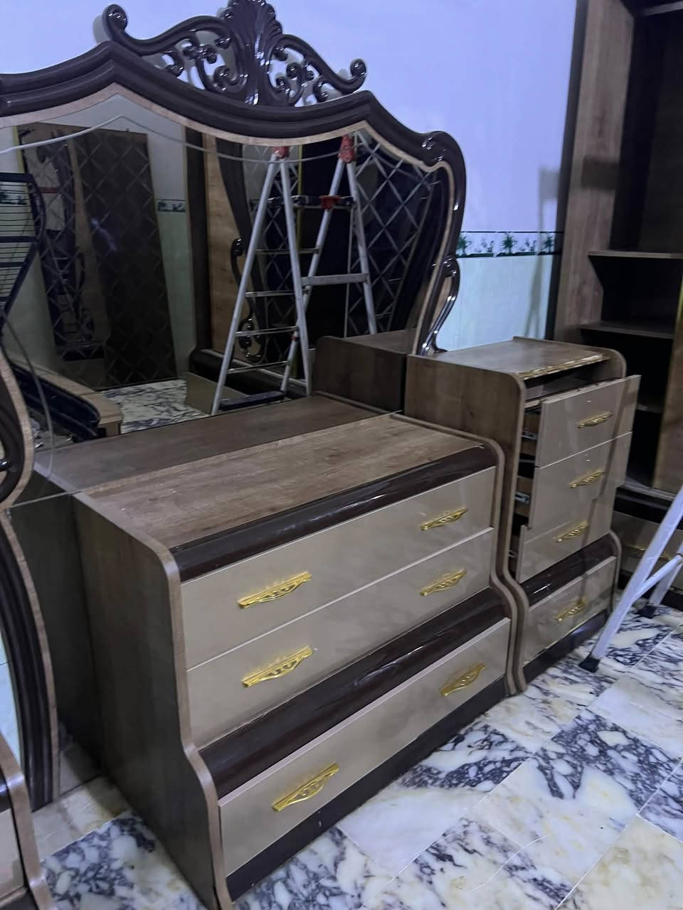 غرفه نوم للبيع نضيفه بيها اضرار بسيطه وميز تواليت جرارته مكسره


**إذا كنت صاحب هذا الإعلان وتريد حذفه لأي سبب، رجاءا أرسل رسالة إلى الدعم الفني**