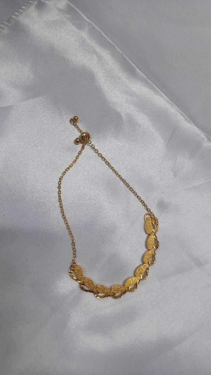 ذهب هندي يخبل الصوره ضالمته
متوفر توصيل داخل حي العامل


**إذا كنت صاحب هذا الإعلان وتريد حذفه لأي سبب، رجاءا أرسل رسالة إلى الدعم الفني**