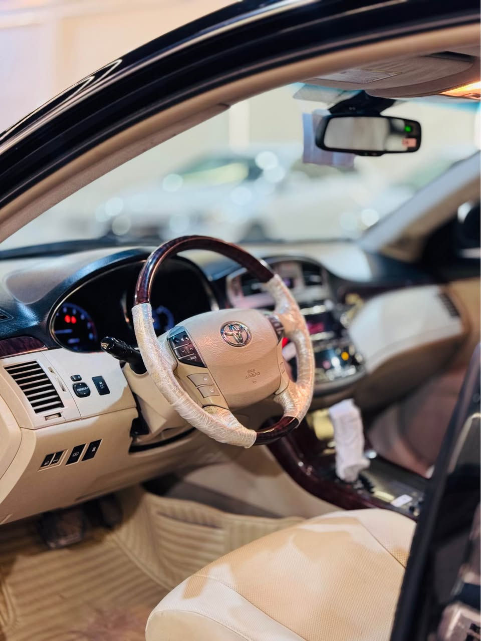 تۆیۆتا ئەڤەلۆن مۆدیل ٢٠١١ مواسفات خەلیجی لیمیتید فول فول مواسفاتی خەلیجی ناو زەرد کوشن جلد ٦ سیدی سوکان ڤۆلیوم تحدید سورعە ناو فۆرمیکا  سلایت و بەسمە فول فول سەیارەکە بێ بۆیاغە تەنها سێ چوار شوێنی تعدیلە ١٧٤ هەزار ڕۆشتوە گیر و مەکینە بەشەرت نەکراوەتەوە سعری ١٥٣ گەلا بۆ زانیاری زیاتر ***********ناونیشان کۆیە كويسينجاك, أربيل
