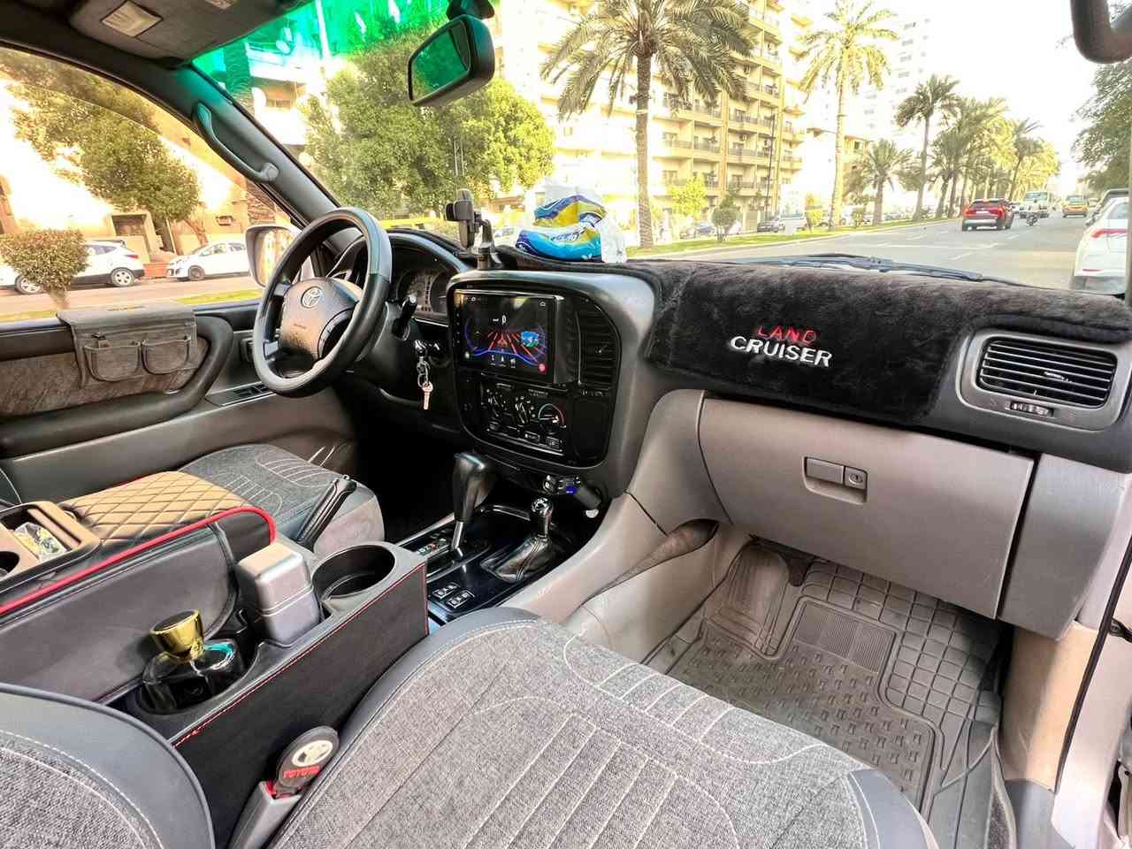 السلام عليكم     ( السعر 155 ورقه ) 
لاندكروز موديل 2000 فول مواصفات لمتدد  8 سلندر. 
بسمي تحويل ثاني يوم 
هزه جديده ورقم مميز 

كشنات كهرباىيه تدفئه + تبريد 
جام كهربائي فول  
تبريد فول ثلات قطع. 
تحكم استيرن فول .
شاشه تاب. 
تخم تاير جديد اصلي وكاله. 
حداديه كامله جديد . 
محرك 8 سلندر وارد امريكي بدون حادث. 
بيه هنا قطع صبغ فقط بدون حادث 
جاملغ خلفي ايمن صبغ  
جاملغ امامي 2 صبغ. 

العنوان /بغداد السيديه حي الاعلام 
هاتف / ***********
