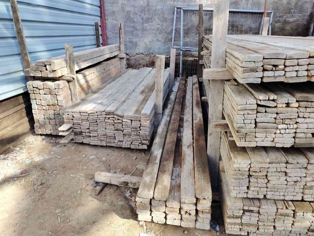 قالب خشب للبيع روسي نضيف حيل
يدك 200متر اتصال *********** العنوان الحله المركز
