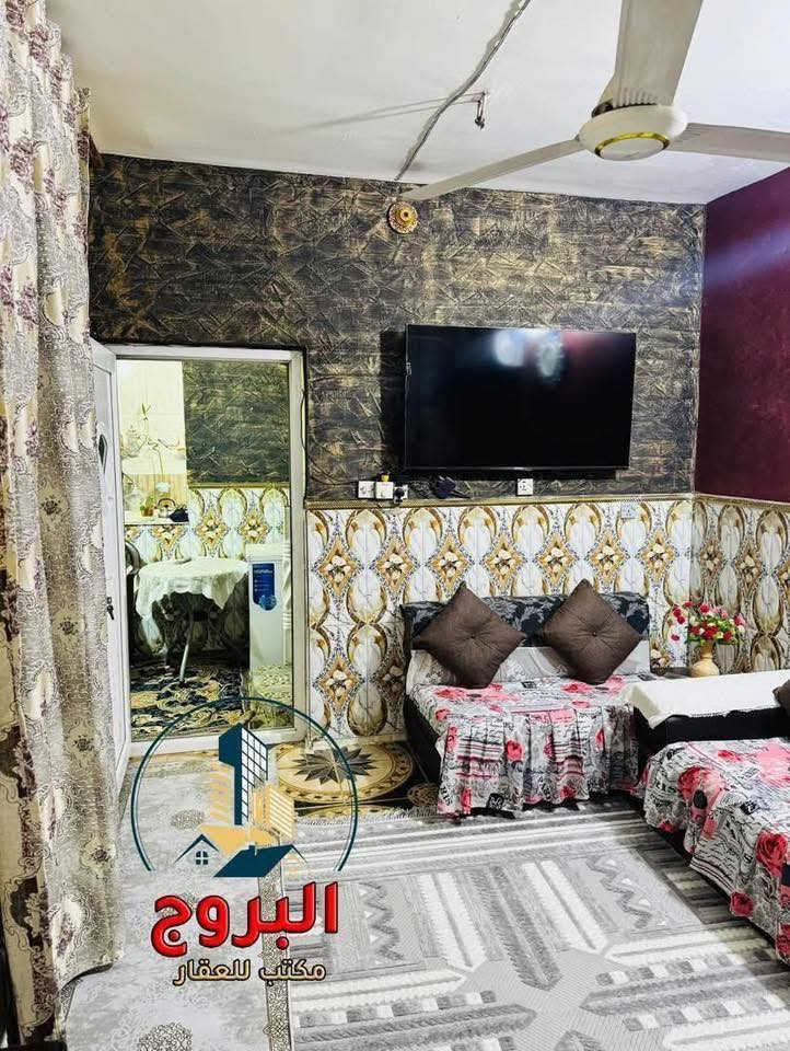 🏡 للبيع  عقار  في الدورة  #منطقة الزيتون

• يعلن  مكتب البروج للعقار عن  عرض عقار  سكني
( بحالة  جيدة ) جاهز  لسكن   الفوري أو  للاستثمار 

🌎 تفاصيل : العقار
• المساحة الأجمالية : 50م
• الأبعاد  . الواجهة  5م   |   النزال 10م
• طابق ونصف  :
• نوع الملكية : طـــــــــــابو  ملك  صـــــــــــرف

✨ الطابق الأول
• مدخلين منفصلين ( خصوصية تامة  )
• صالة ضيوف
• مطبخ 
• منور للتهوية  والأضاءة الطبيعية 
• صحيات 

✨ الطابق الثاني
• غرف النوم عدد (1)
• بيتونة  +  سطح 

💰 للحصول على السعر والتفاصيل الإضافية:
يرجى كتابة الرقم ( 1 ) في التعليقات، 
وسيتم تزويدكم بكافة التفاصيل عبر رسالة خاصة 📩.

(ملاحظة: التعامل والتفاوض يتم مع صاحب العقار حصراً).

🛑 إذا لم يكن هذا العقار هو ما تبحث عنه، فلدينا تشكيلة واسعة من المنازل والأراضي التي تلبي كافة الأذواق .

           📞 للاستفسار والمزيد من المعلومات
يرجى التواصل معنا: رقم الهاتف: ***********

♻️مكتب البروج للعقار - اختيارك الموثوق لمنزل العمر.

#دمتم__في__رعاية__الله
