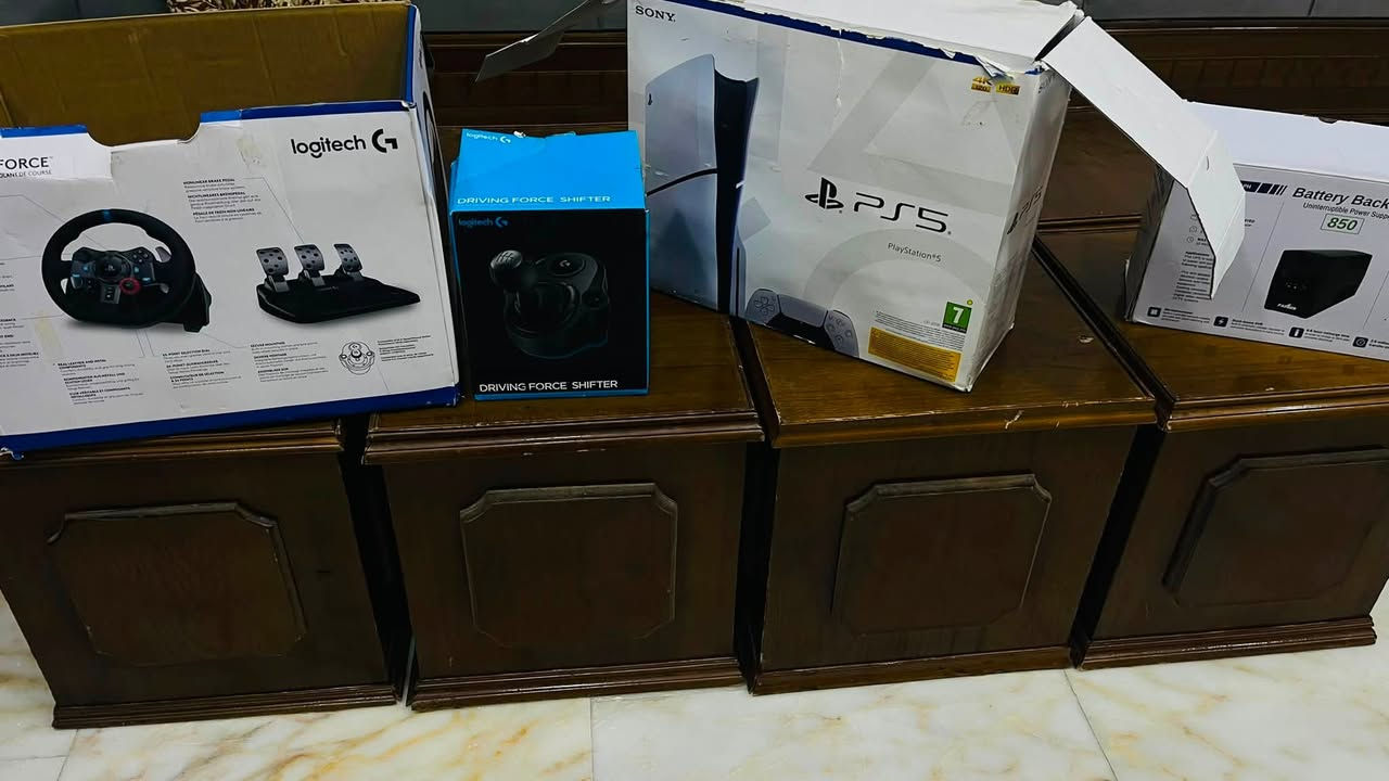 🎮 للبيع بلايستيشن 5 أوروبي (PS5) سعة 1 تيرا 🎮

الجهاز نظيف ومكفول من كل شيء، جاهز للعب مباشرة، ويحتوي على حساب كامل.

المواصفات والمرفقات:
✅ بلايستيشن 5 أوروبي - 1 تيرا
✅ دركسون Logitech G29 الأصلي
✅ كير (Gear Shifter) Logitech G الأصلي
✅ UPS
✅ يدات بلايستيشن أصلية (وليست تجارية)

الألعاب:
🎮 PES 2019 (3 أقراص)
🏎️ The Crew Motorfest
🚗 Grand Theft Auto (GTA)

💰 السعر: خاص

📞 للاستفسار أو التواصل عبر الاتصال أو واتساب:
***********
