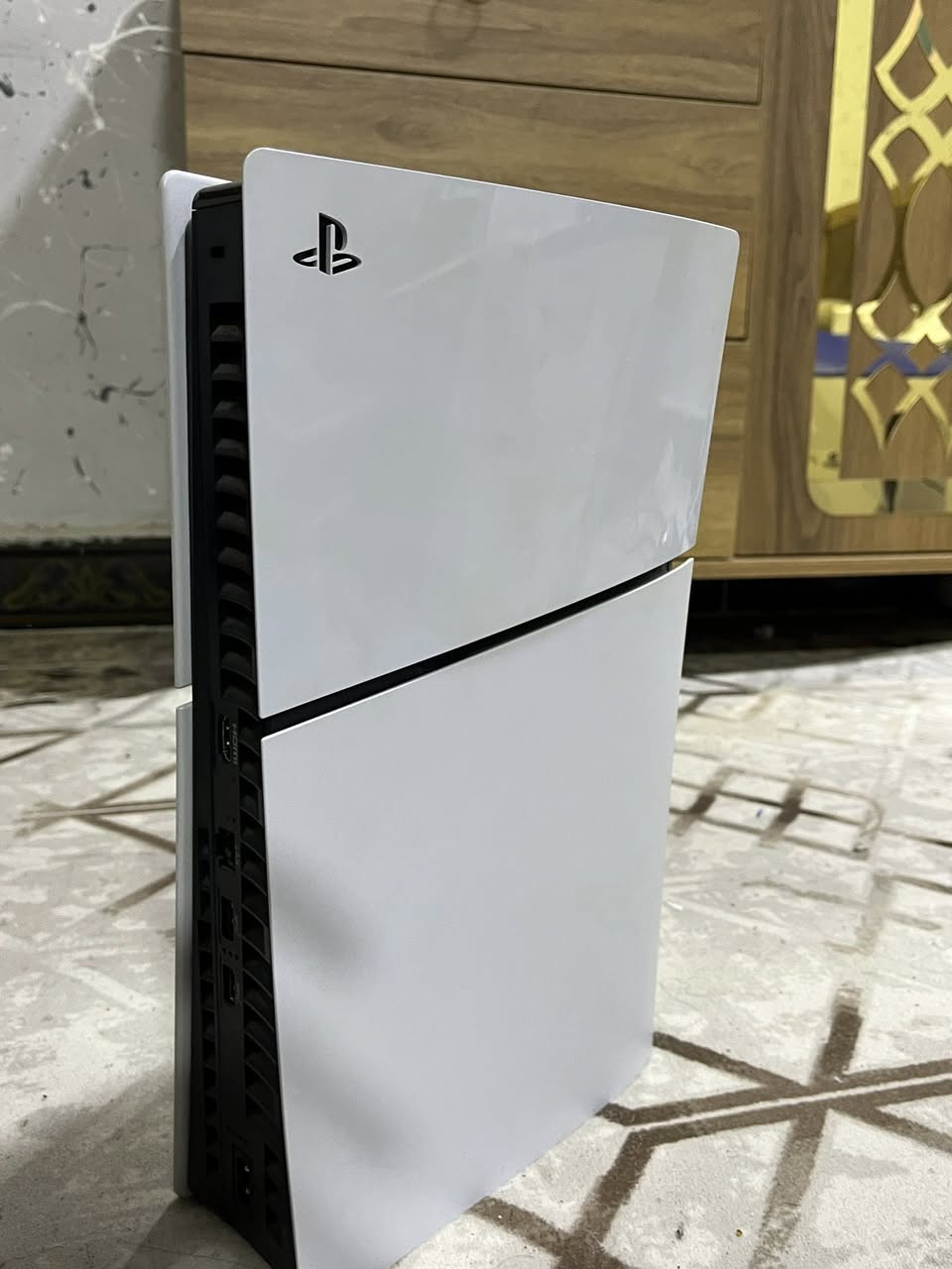 السلام ؏ـليكم
 بلي فايف سلم للبيع  مع كامل الملحقات النضافه: 100% مستخدم قليل ويا قرص جي تي اي فايف الذاكرة واحد تيرا
السعر: 625 وبي مجال
للأتصال: ***********
