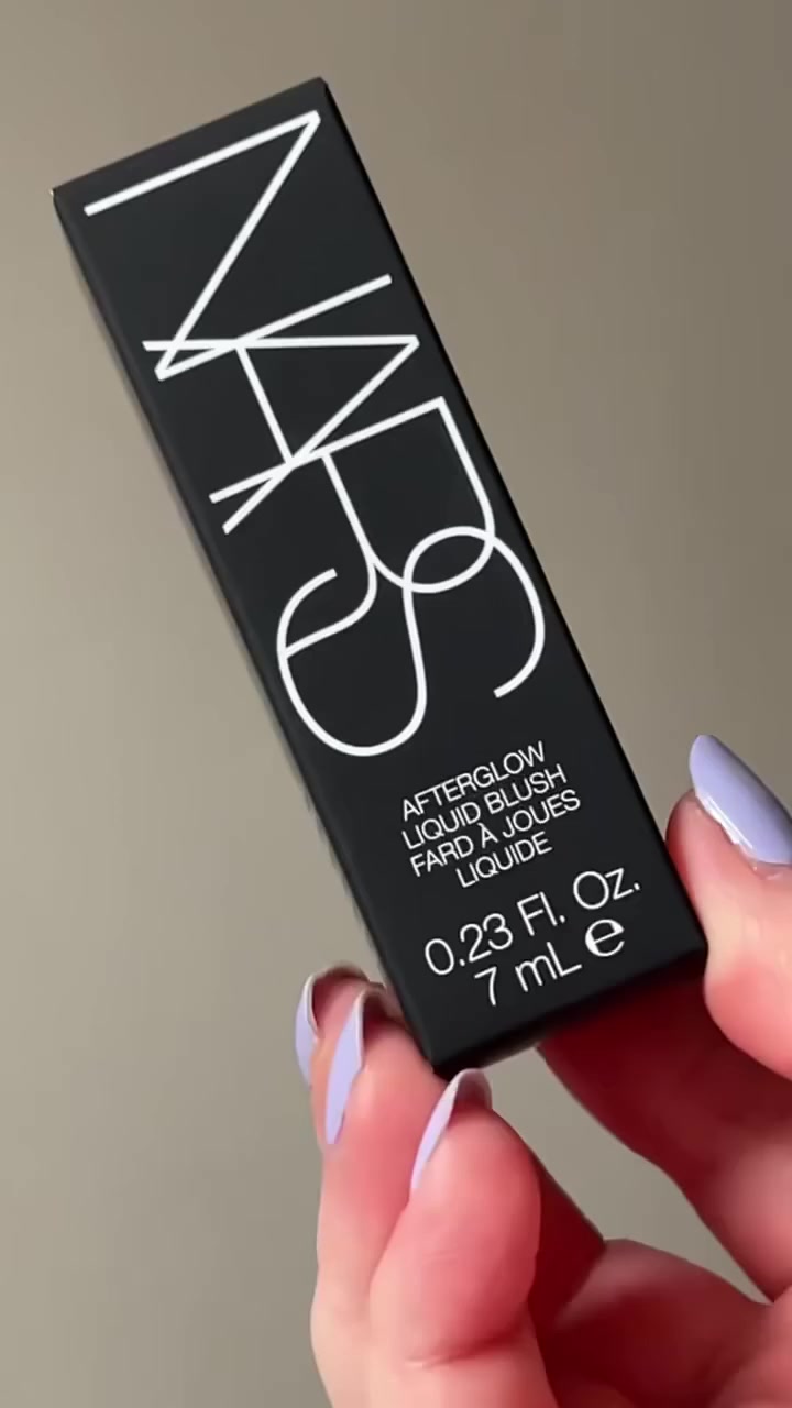 بلاشر  (احمر خدود)كريمي من ماركة NARS
لون تخبل كريمي راقي 
كوزمتك for you كركوك طريق بغداد مقابل محطة تعبىة عقبة بن نافع ***********
cosmetic.foryou8🌹 انستكرام
