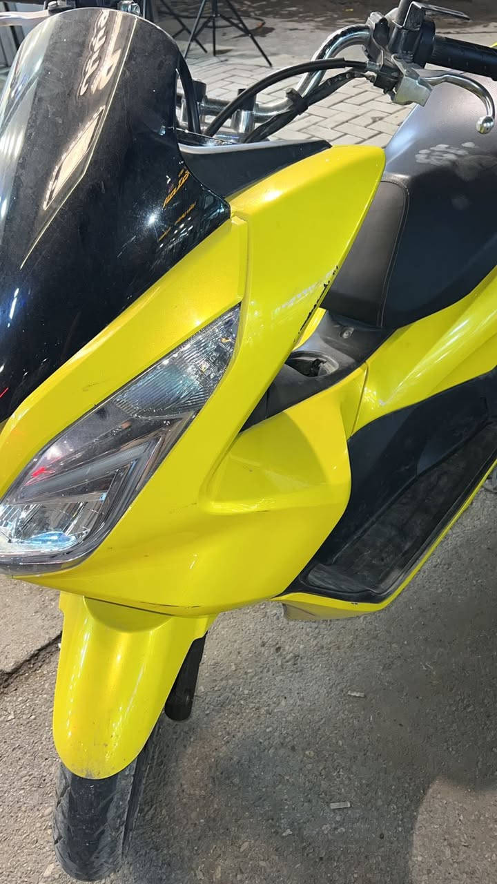 دراجه للبيع. pcx
الجيل الثاني 
ماشيه 5000 
بصمه العدد2
لد زنن
حساس ازدحام
دراجه بحالة الوكالة وكفاله 
عنوانها بغداد 
للأستفسار ***********
