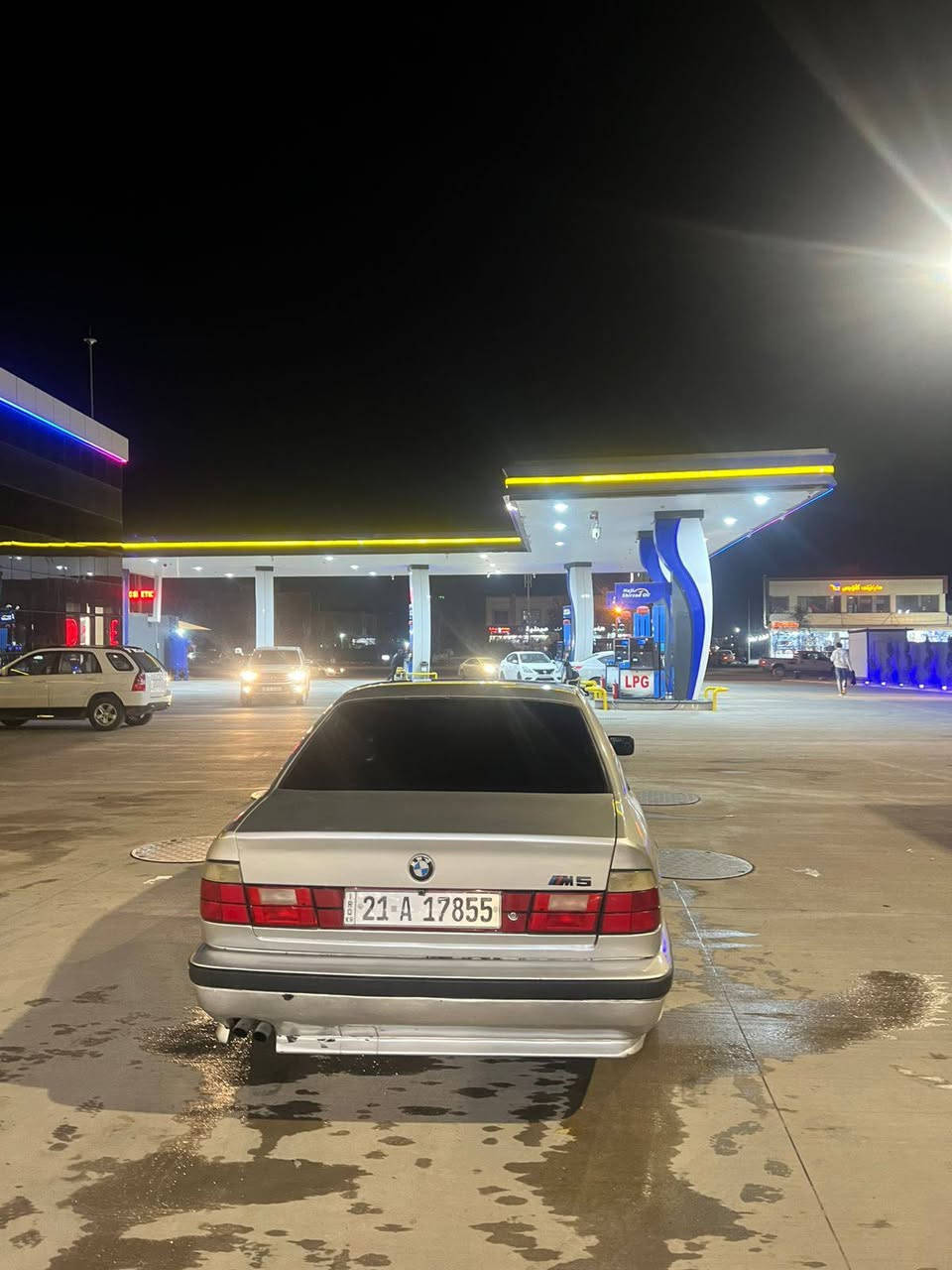 Bmw مۆدێل ١٩٩٣ فول بەس گێر حادی سلایت کوشین جلد کوشن کارەبا لایت ئەلقە سبوخ حام دو پارجەی ئەیە گێرو مەکینە بەشەرت سەنویو رەقەم٢٠٣٠ رقم *********** أربيل, العراق
