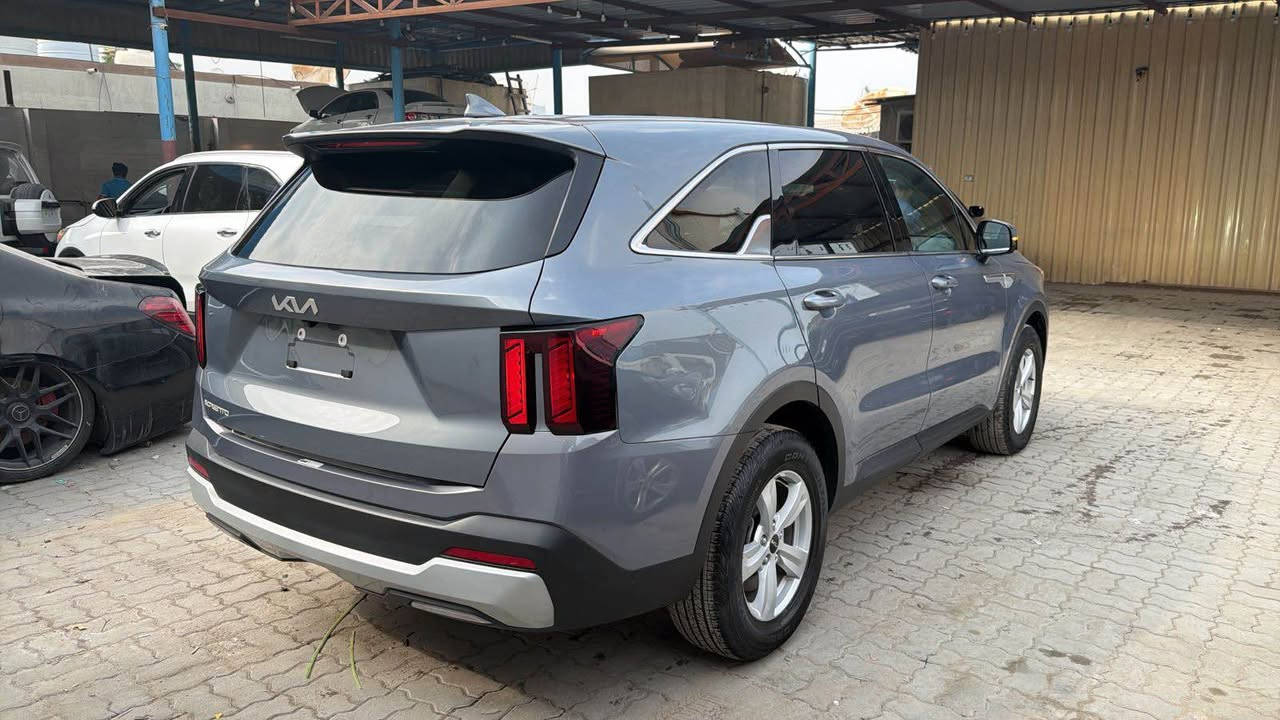 من لديه كتاب شهداء 
سورنتو 2024 بلميناء وارد امريكي 
مكينه 2500 سبعه راكب بدون ايرباك بدون دواخل حادث تبديل جاملغ وباب 
السياره حالين بلميناء تدخل بكتاب شهداء للعنده كتاب يستلم جاهز واصل لمحافضتك السعر 195 واصل بصره
مكتب الخليج - بغداد - ***********
ملاحضه دفع عربون لحين وصول السياره
بيع فقط Colombo, Sri Lanka
