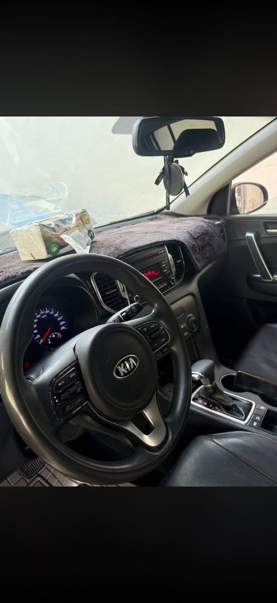 السلام عليكم سبورتج موديل ٢٠١٧ السياره جديده السياره خليجي  اربيل الجديدسنويه جديده السياره مواصفات عاديه السياره سونار مرفق ب صور  السياره ماشيه ١٤٤ رقم الهاتف *********** السعر ١٦٥.  وبيها مجال بسيط غير متواجد علا الفيس 🩵
