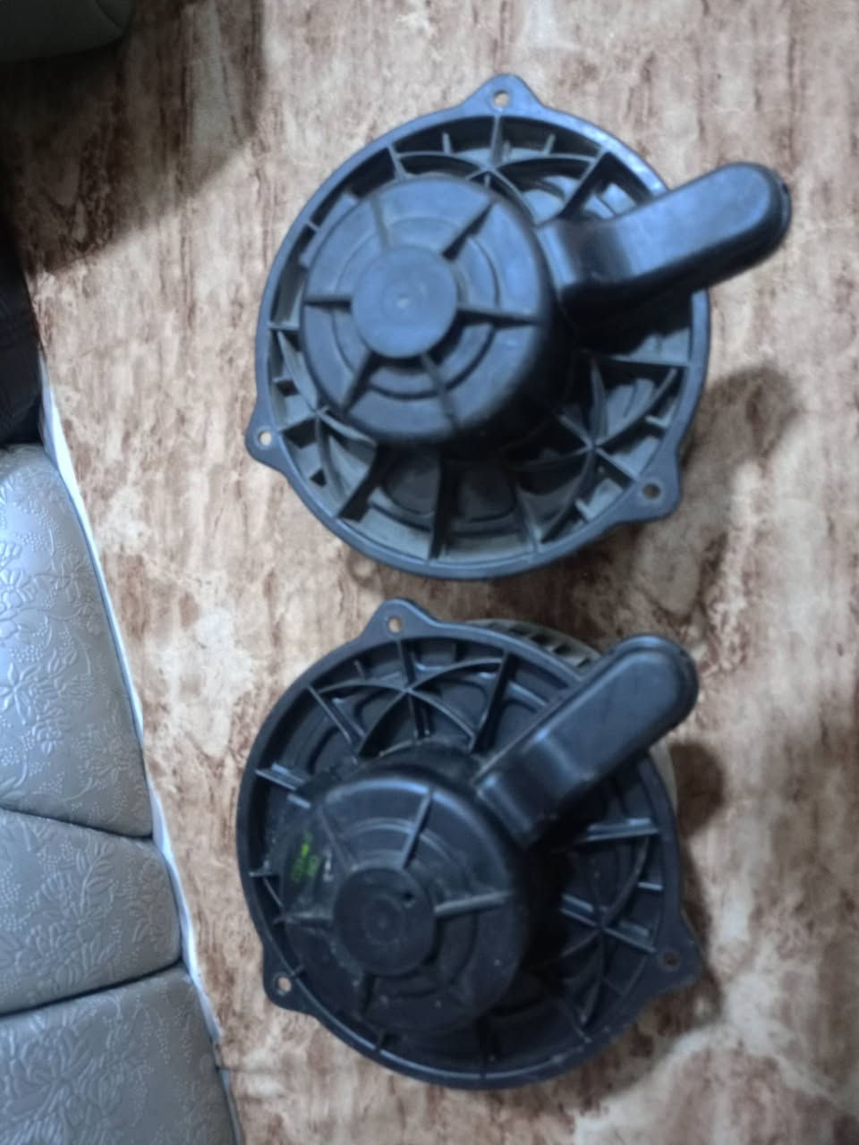 اغراض حاويه كيا ريو يوجد خدمة توصيل لجميع المحافظات اتصل او خاص
***********
