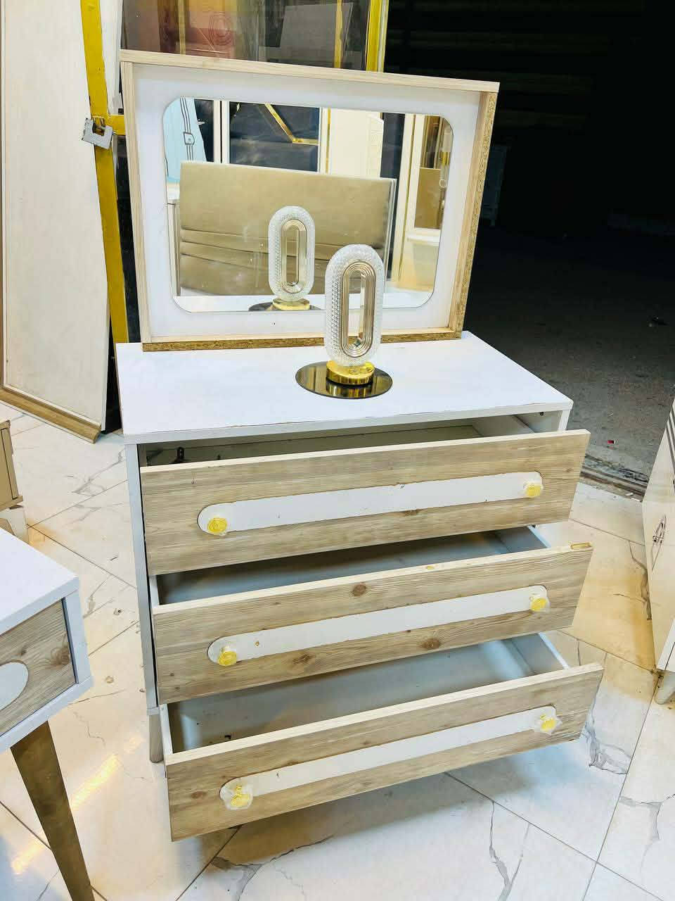 غرفه نوم تركي 🇹🇷
شبابي سرير منفصل 
2 غرفه تتكون من 7 قطع 
مع ميز مكتبي اضافي مع جربايه صوميه تفصال مع دوشك عدد 2 طبي بسعر 600 
مع شد ونقل مجاني داخل بغداد 🧑‍🔧🚚


**إذا كنت صاحب هذا الإعلان وتريد حذفه لأي سبب، رجاءا أرسل رسالة إلى الدعم الفني**