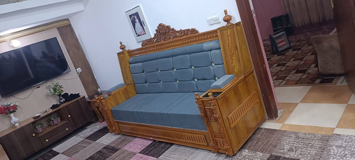 تم بعون الله 
ااكمل تخم ديوان ملكي صاج 
بلوك صاج 16ملم لف التخم قبلمات والتوج المساند زان مصري 
 الهيكل بلاويد 18 ملم
الجسورة خشب جام روسي 
سفنج اكستر 10سانيم
ضمان التخم 10سنوات 
العنوان 
شهربان سوق القديم قرب جامع الورفلي 

هاتف
***********
