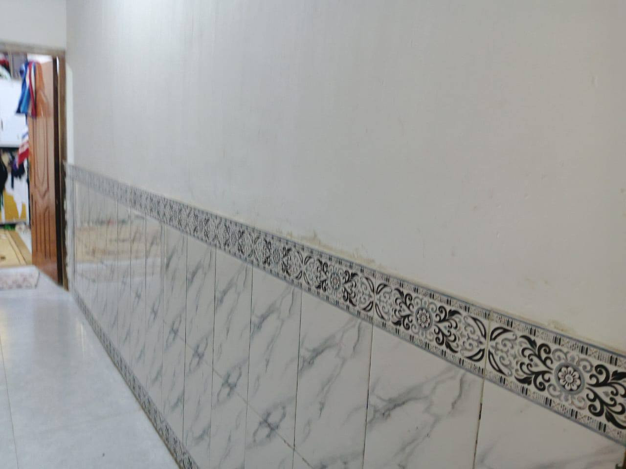 دار سكن المساحة 100م شرك الواجهة 5م والنزال20م بناء ثرمستون عكاده  الفداء مقاطعة 24 خلف شارع 60  يتكون من غرفة + صاله كبيره + مطبخ+ صحيات + استقبال غير مكتمل مع كافة الخدمات كهرباء مجاري ماء  قريب على المدارس السعر 50 للاستفسار ***********
