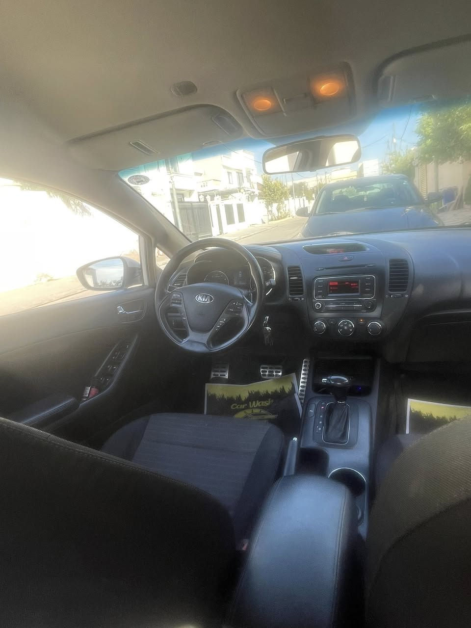 السلام عليكم كيا سيراتو 2014 المواصفات نص فول 
الضرر قطعتين
ماشيه 190 الف
گير اوتو
محرك 1600
حساسات امامي وخلفي
الشراي يتصل عل هذا الرقم
***********
المكان اربيل
