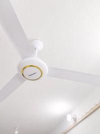 مراوح عدد 4 للبيع استخدام شهر واحد  واتساب07835917835