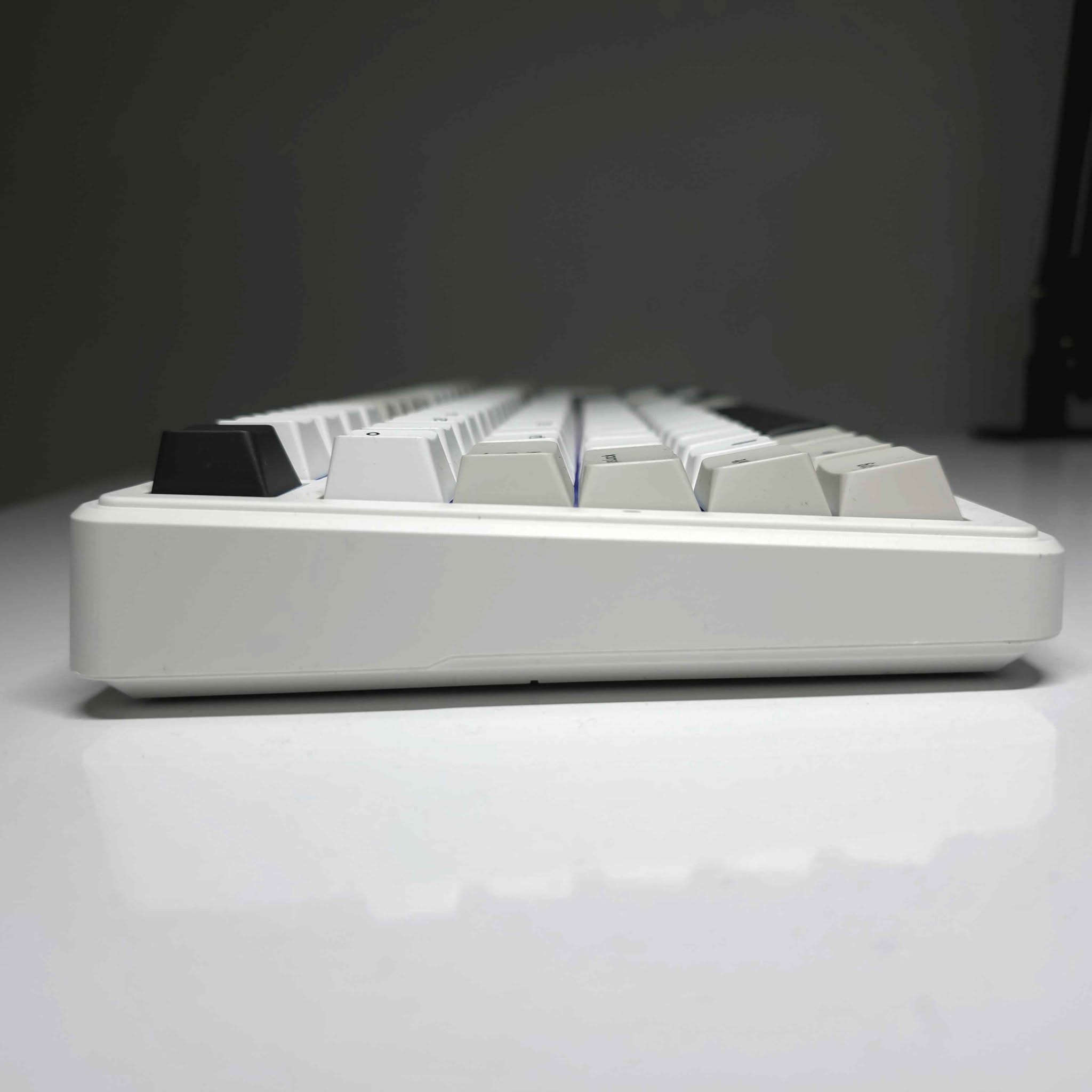 بۆ فرۆشتن / للبیع
 
​Aula F99 Mechanical Keyboard ⌨️

​[کوردی] ------------------ [عربي]

​🔹 دۆخ: نوێ ................... الحالة: جديد
🔹 سویچ: Graywood V3 ..... السويتش: Graywood V3
(نەرمترین و باشترین دەنگ) .. (أنعم سويتش وأفضل صوت)
🔹 بەکارهێنان: ئۆفیس و گەمینگ .. الاستخدام: للمكتب والألعاب
🔹 پاتری: 8000mAh ........... البطارية: 8000mAh
🔹 نرخ: ٦٥,٠٠٠ دینار .......... السعر: ٦٥,٠٠٠ دينار
🔹 گەیاندن: بەردەستە 🚚 ...... التوصيل: متوفر 🚚 أربيل, العراق


**إذا كنت صاحب هذا الإعلان وتريد حذفه لأي سبب، رجاءا أرسل رسالة إلى الدعم الفني**