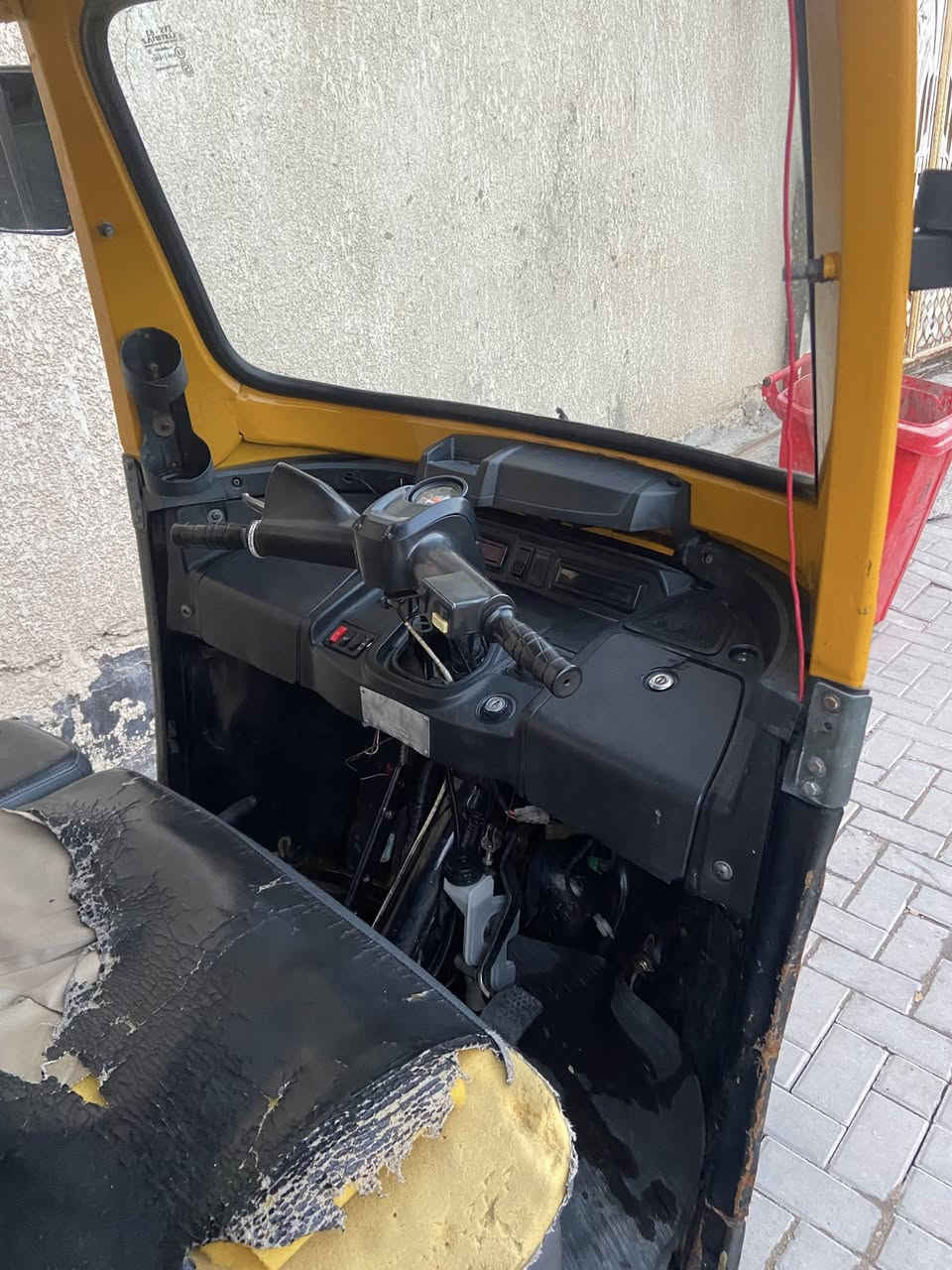 السلام عليكم تكتك للبيع رقم وسنويه مديل 2021/11محرك مفتوح والكشره شوفت عينك أي معجون مابيها السعر 6 وبيها مجال الرقم ***********
