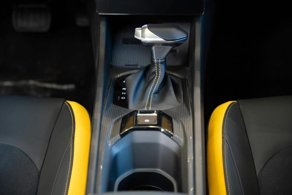 للبيع – دونغ فينغ شاين 🚘
رقم بغداد  بأسمي شرط التحويل 
الموديل:- 2025
المحرك :- 1500 تنفس طبيعي 
ناقل الحركة (الگير) :- 6 نمره دبل كلج Dct
الممشى :- 1500 زيرو بعدها 
اللون :- سمنتي 
الضمان :- 6 سنوات او 200 الف كيلو 
الوكالة:- وكاله ليث العبيدي 
المواصفات :- فول مواصفات تنفس طبيعي مو تيربو 
مقاعد جلد بطابع رياضي
كاميرات 360 درجة وحساسات خلفية 
تبريد خلفي 
شاشه لمس (الشاشه محدثها بالشركه) 
 امكانيه ربط الموبايل على الشاشه Carbitlinke 
ABS
مرايات تحكم كهربائي 
بلوتوث & usb
كروس كونترول
ايرباك
السعر :- 19700 وبيها مجال زيرو فول سعرها 20400 اني اشتريتها 
العنوان :- بغداد
للتواصل :- *********** متوفر واتساب
