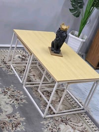 طقم طاولات وسط وطاولات جانبية بألوان جميلة وتصميم عصري يناسب جميع الدي...